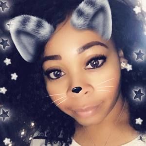 Meet your Posher, Dominique